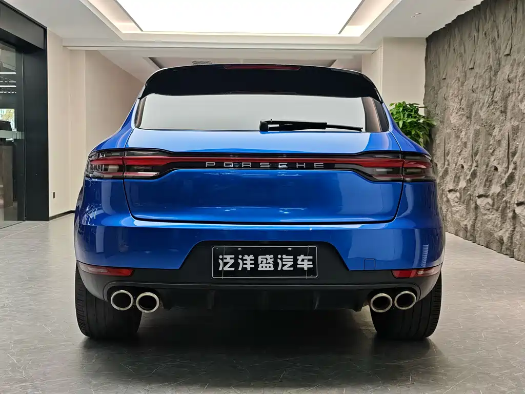 PORSCHE MACAN