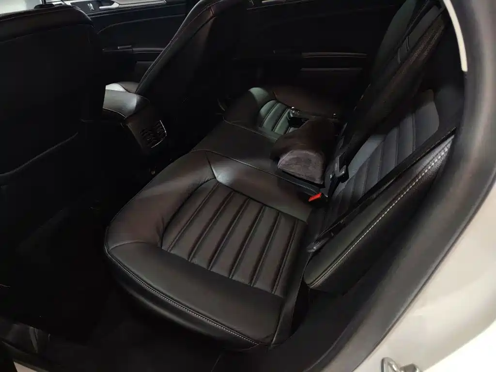 Ford Mondeo — миниатюра 17