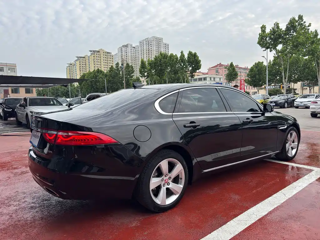 Jaguar XFL — миниатюра 6