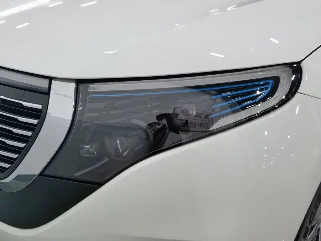 Mercedes-Benz EQC — миниатюра 7