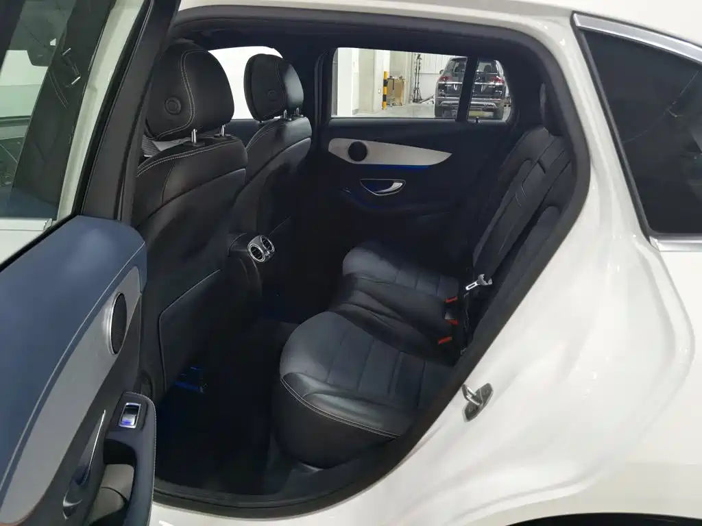 Mercedes-Benz EQC — миниатюра 15