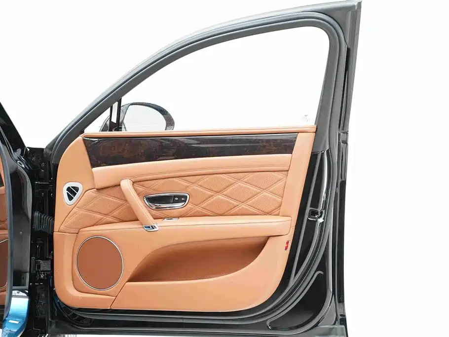 Bentley Flying Spur — миниатюра 28