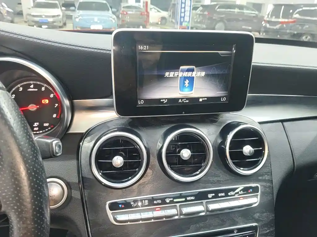 Mercedes-Benz C-Class — миниатюра 13