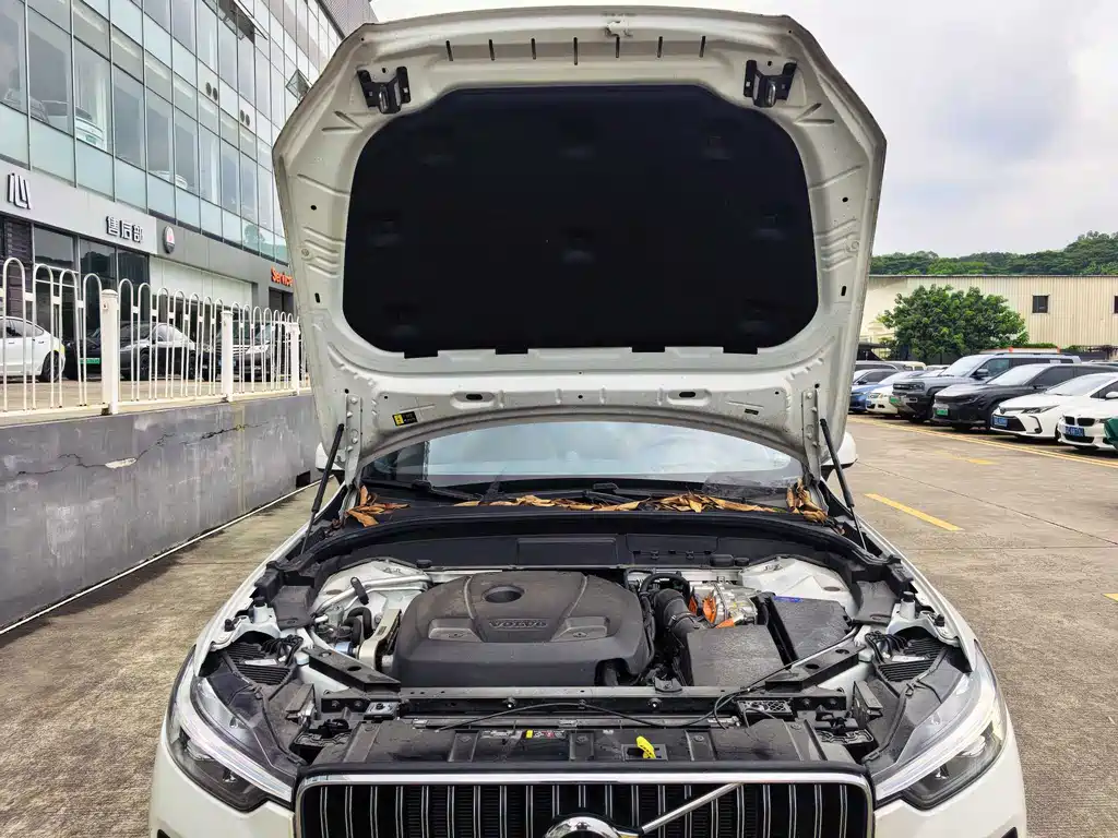 Volvo XC60 PHEV — миниатюра 16