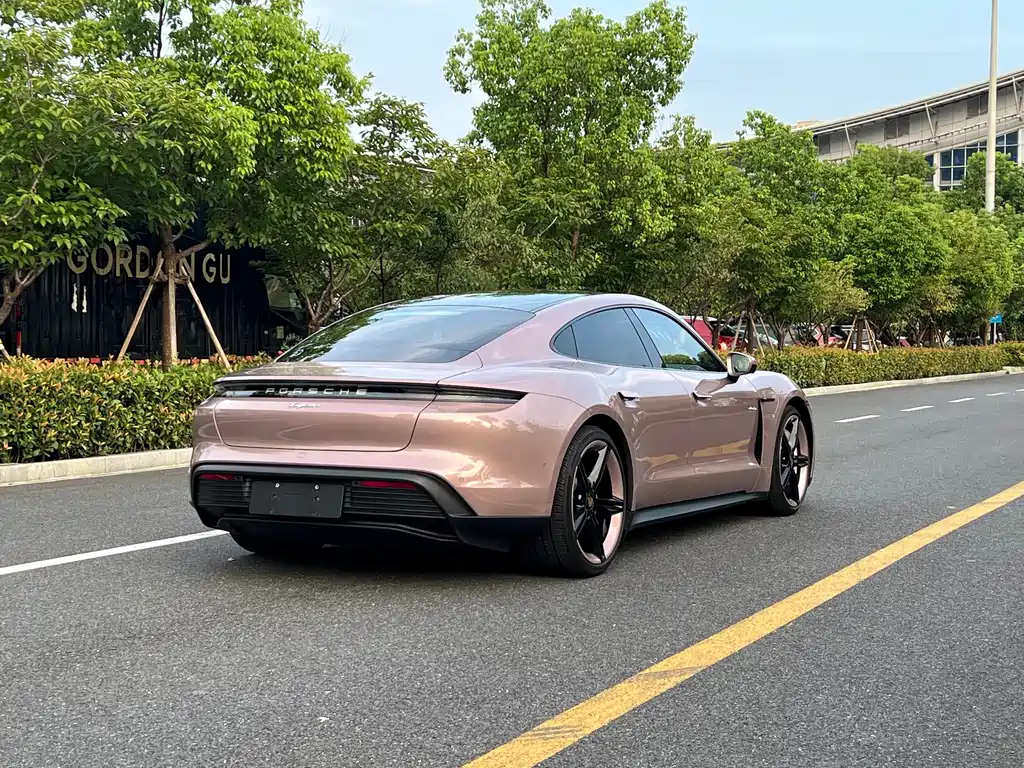 Porsche Taycan — миниатюра 16