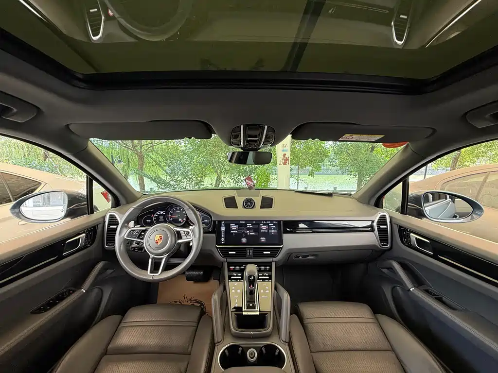 Porsche Cayenne — миниатюра 13