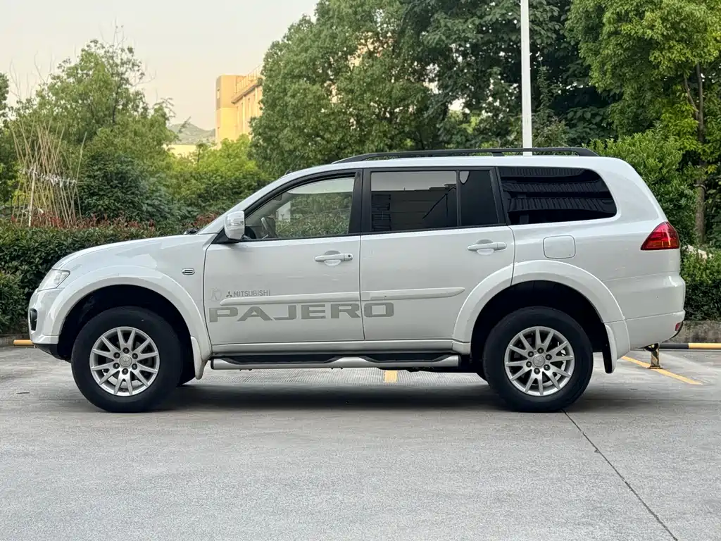 Mitsubishi Pajero Sport — миниатюра 3