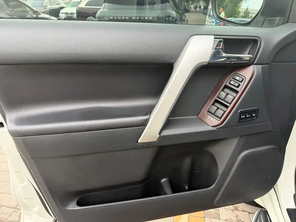 Toyota Prado — миниатюра 6