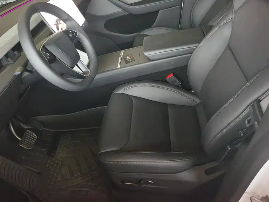 Tesla Model Y — миниатюра 9