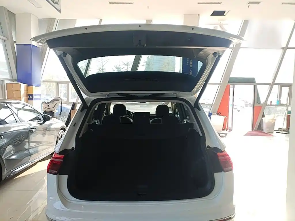 Volkswagen Tiguan L PHEV — миниатюра 19