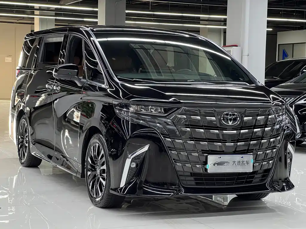 Toyota Alphard — миниатюра 3
