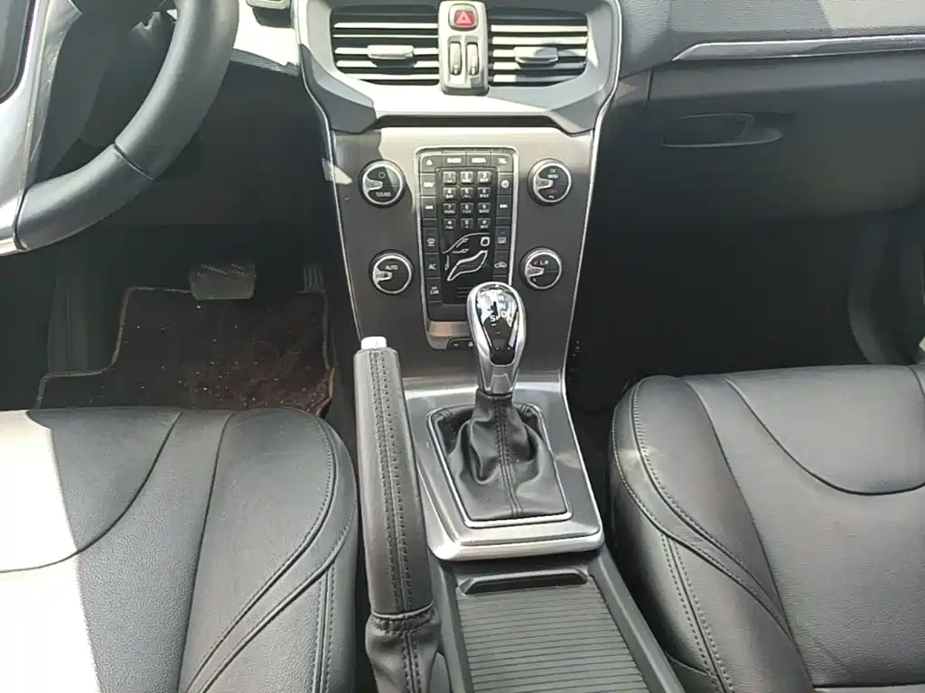 Volvo V40 — миниатюра 14