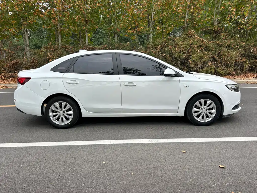 Buick Excelle — миниатюра 5