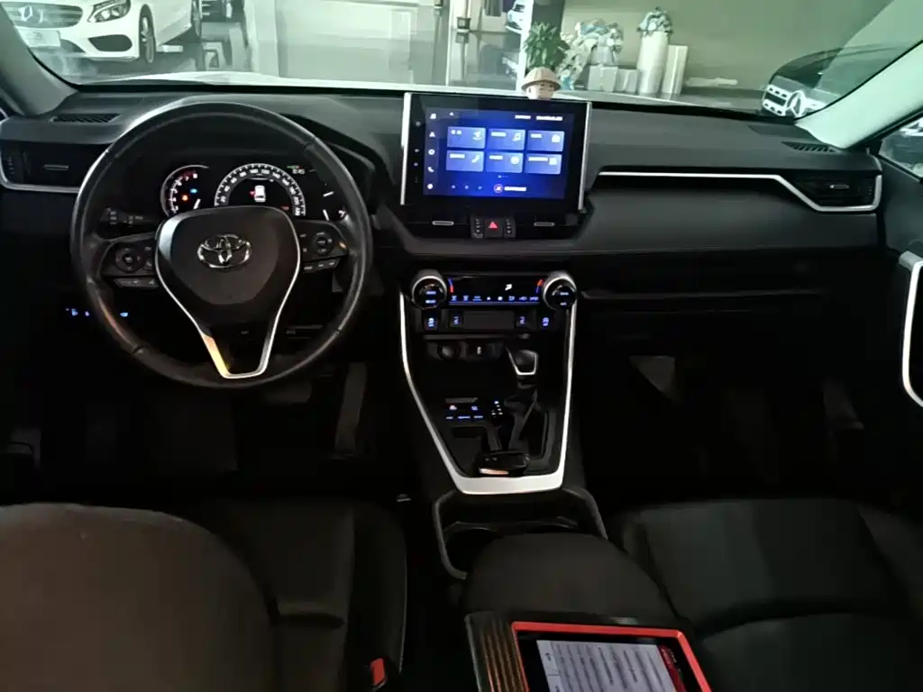 Toyota RAV4 — миниатюра 10