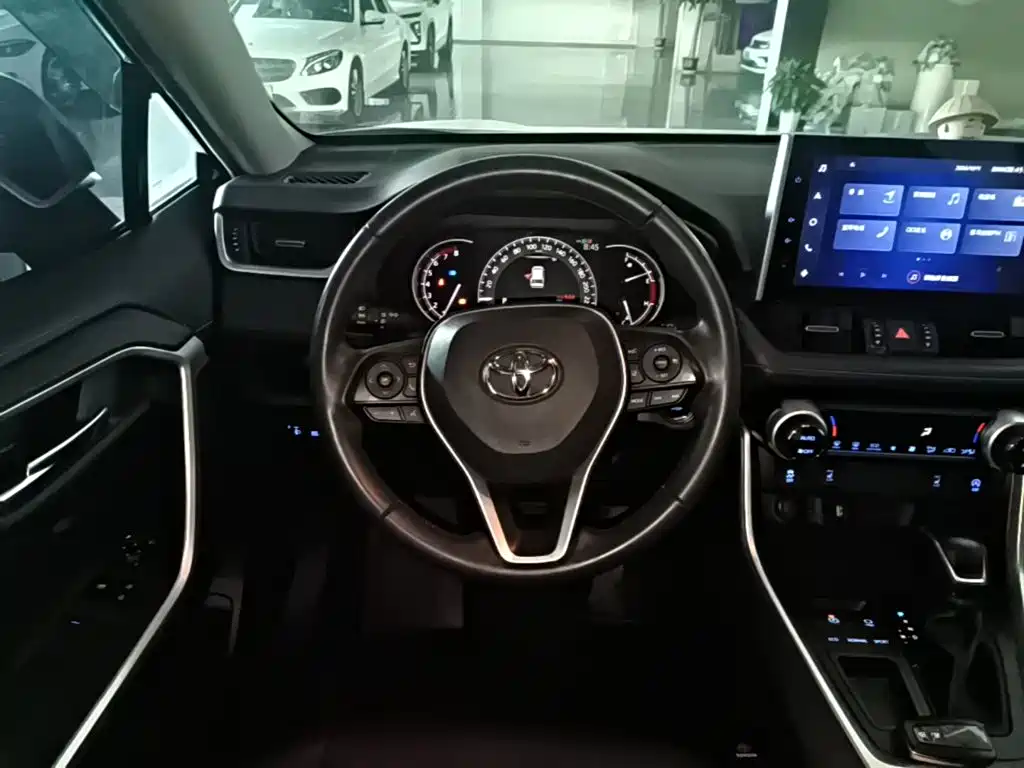Toyota RAV4 — миниатюра 11