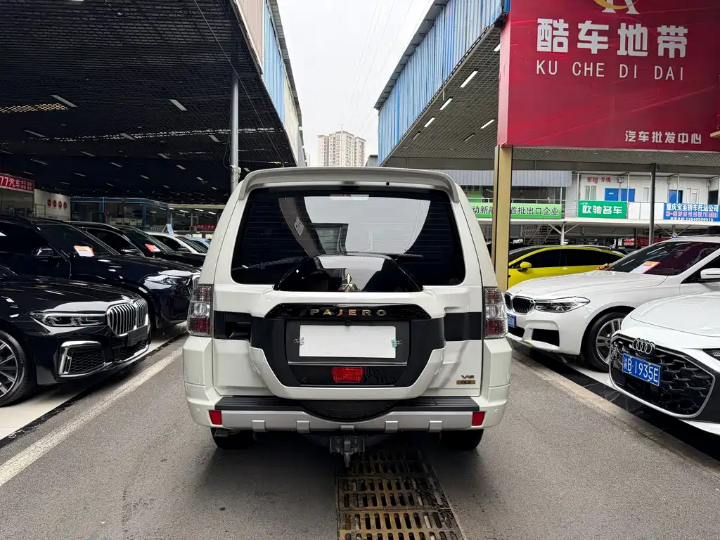 Mitsubishi Pajero (Import) — миниатюра 6