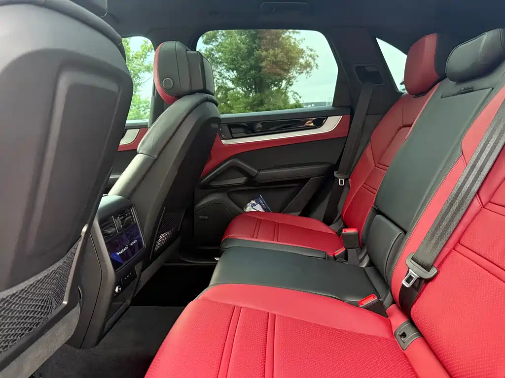Porsche Cayenne — миниатюра 5
