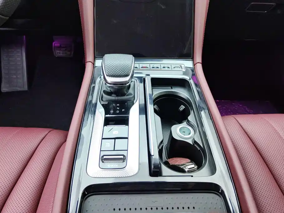 Hongqi Hongqi H5 — миниатюра 16