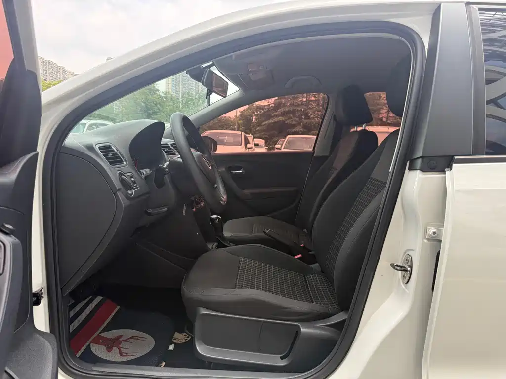 Volkswagen Polo — миниатюра 4