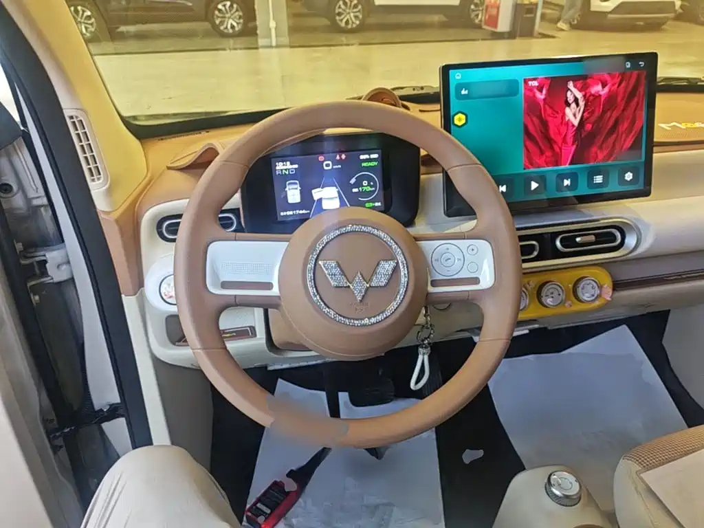 Wuling MINIEV — миниатюра 11