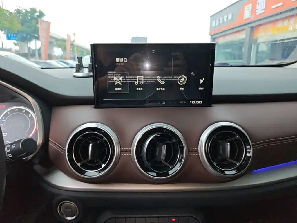 Wey Wey VV6 — миниатюра 13