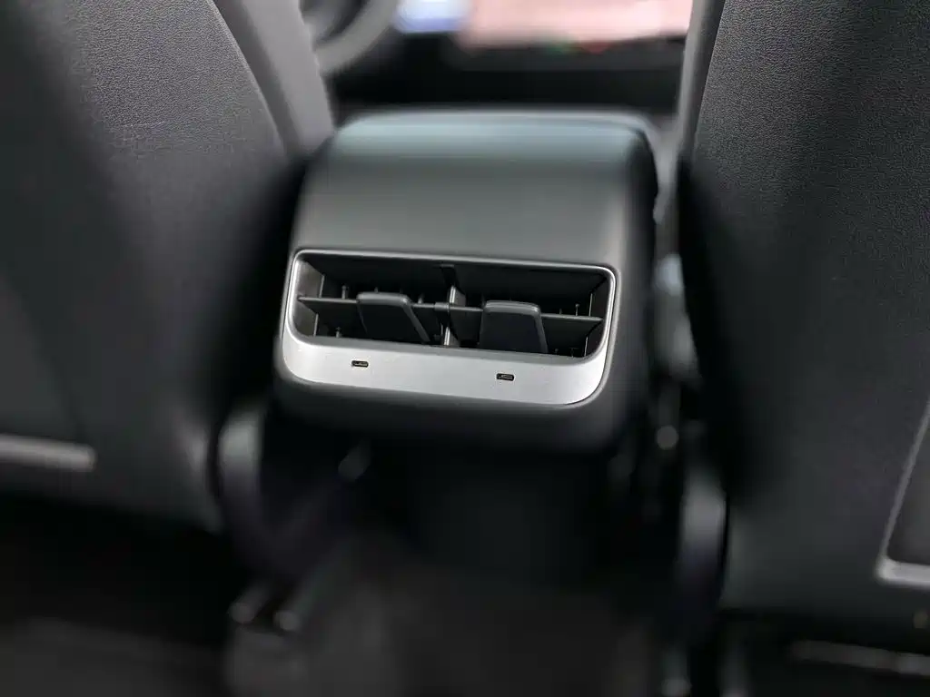 Tesla Model Y — миниатюра 28