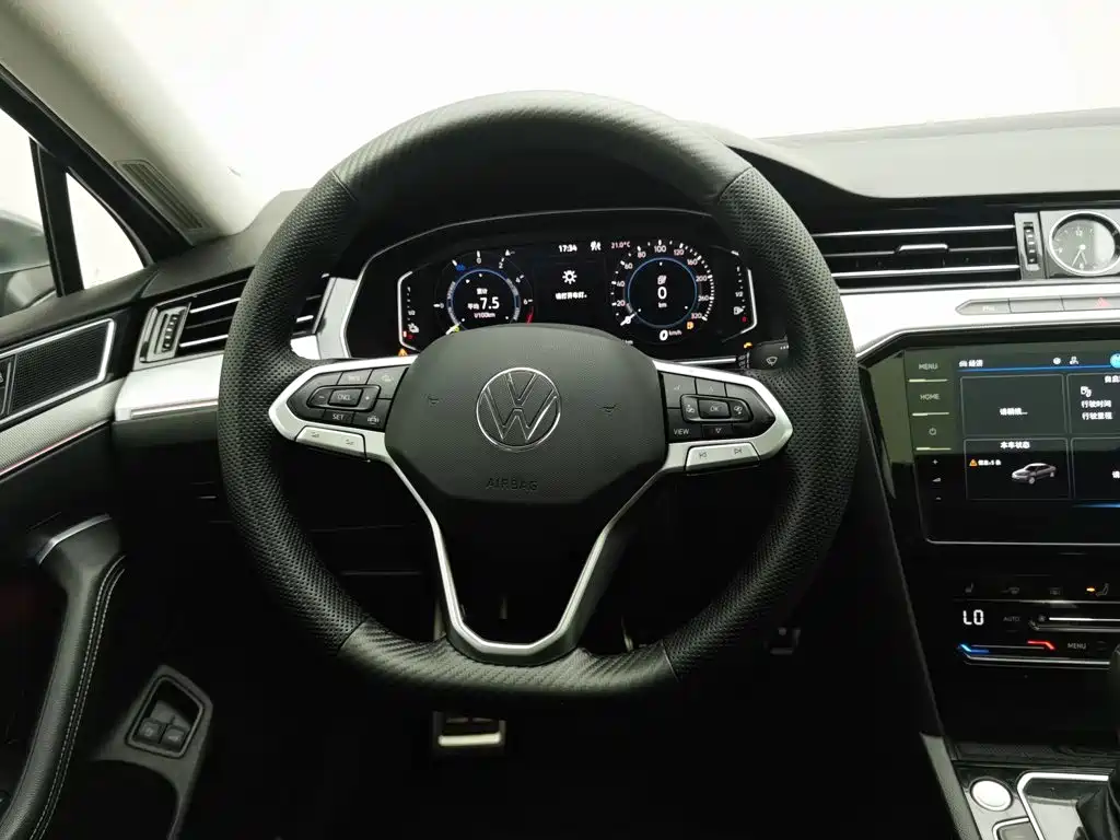 Volkswagen Magotan PHEV — миниатюра 11