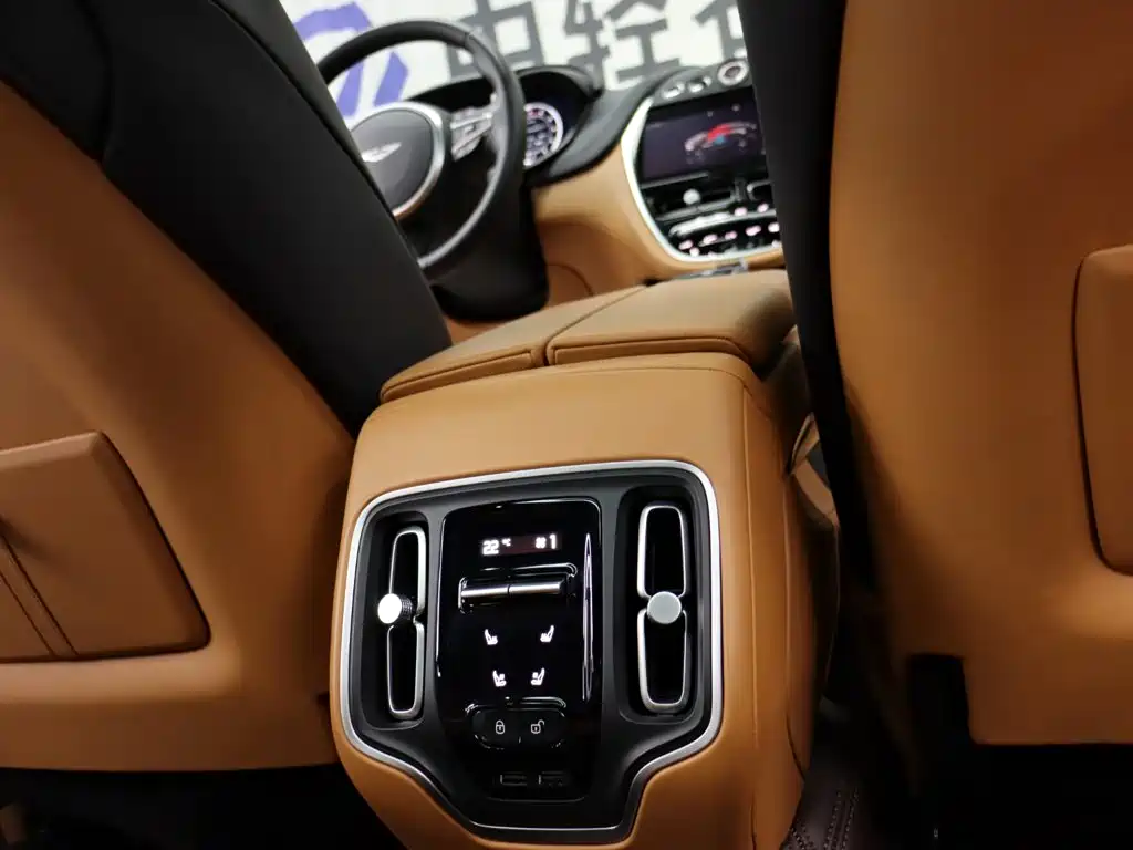 Aston Martin DBX — миниатюра 22