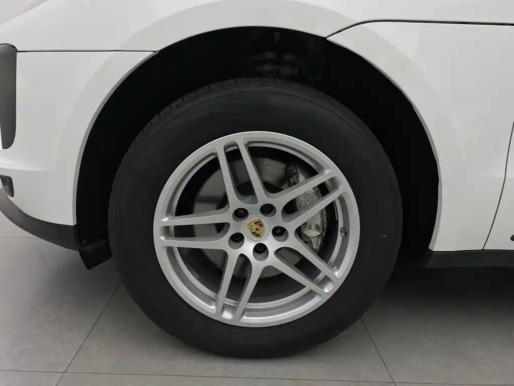 Porsche Macan — миниатюра 7
