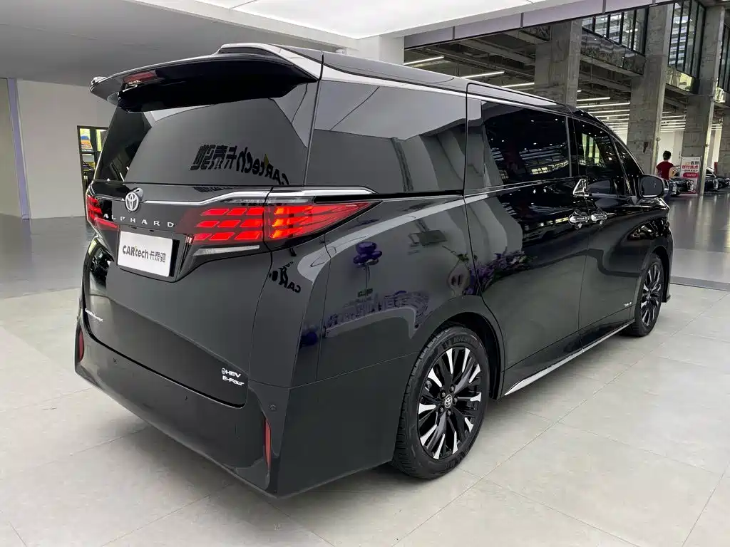 Toyota Alphard — миниатюра 14