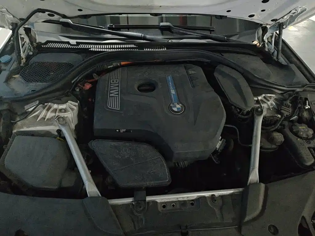 BMW 5 Series New Energy — миниатюра 11