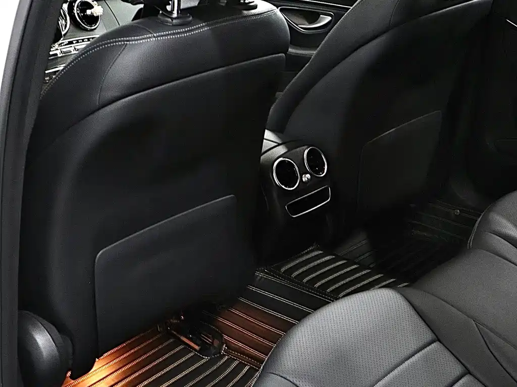 Mercedes-Benz C-Class — миниатюра 12