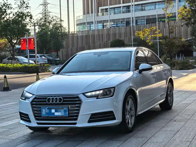 AUDI  A4L 2018