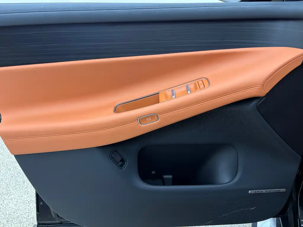 Volkswagen ID.ERA 9X — миниатюра 12