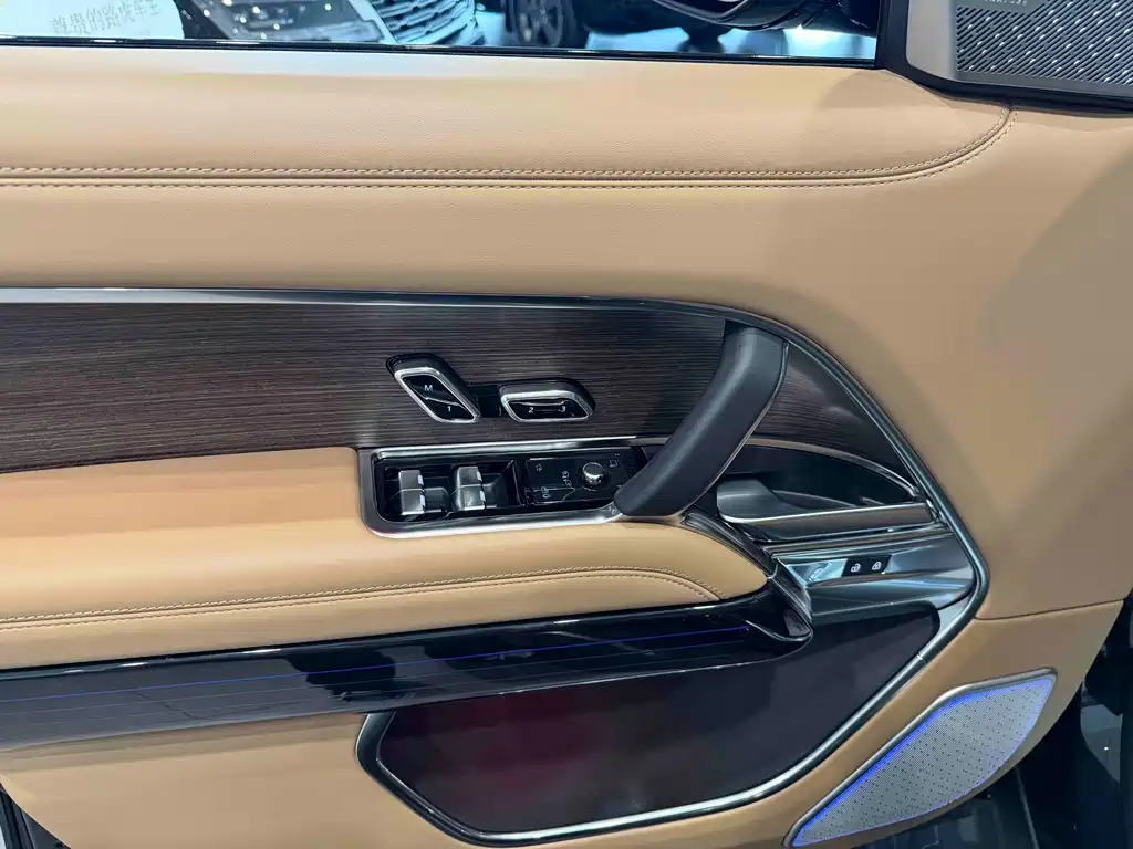 Land Rover Range Rover — миниатюра 5
