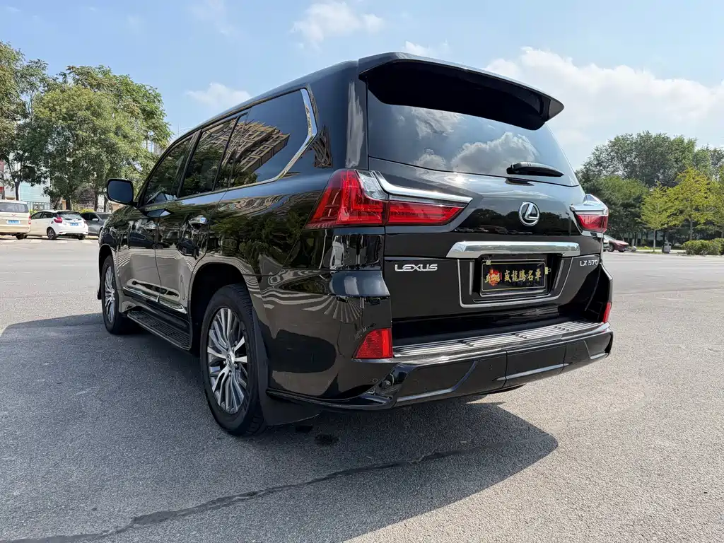 Lexus LX — миниатюра 6