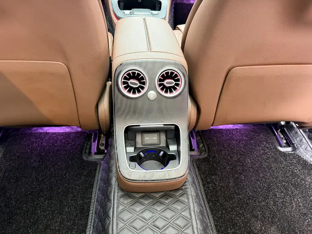 Mercedes-Benz E-Class — миниатюра 13