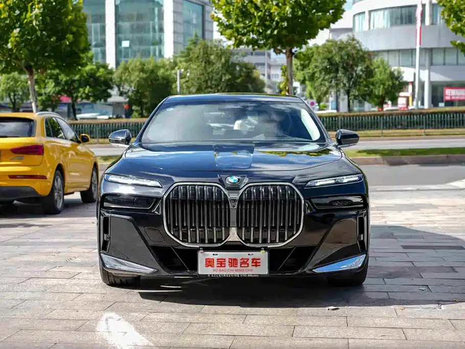 BMW 7 Series — миниатюра 2