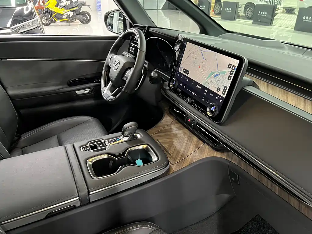 Lexus LM — миниатюра 20