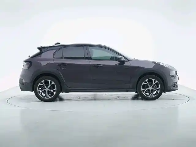 Lynk & Co 02