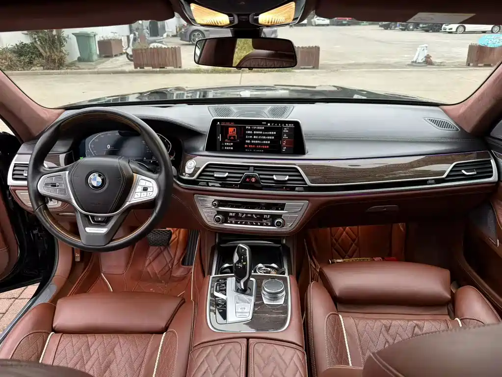 BMW 7 Series — миниатюра 5