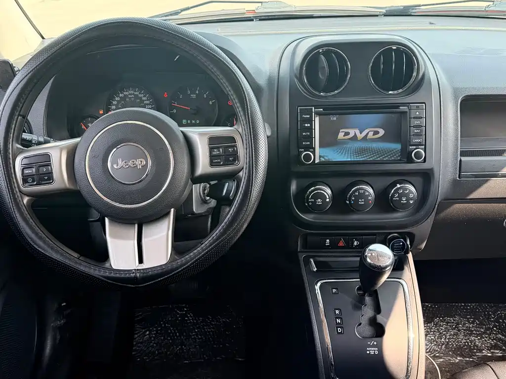 Jeep Compass (Import) — миниатюра 11