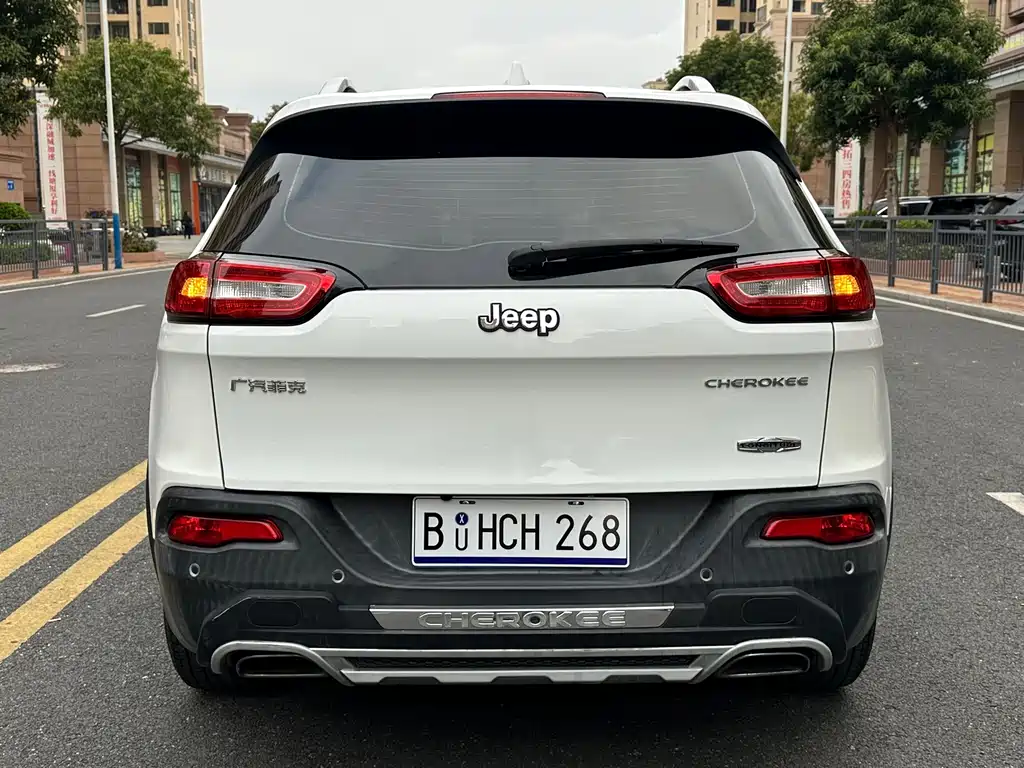 Jeep Cherokee — миниатюра 5