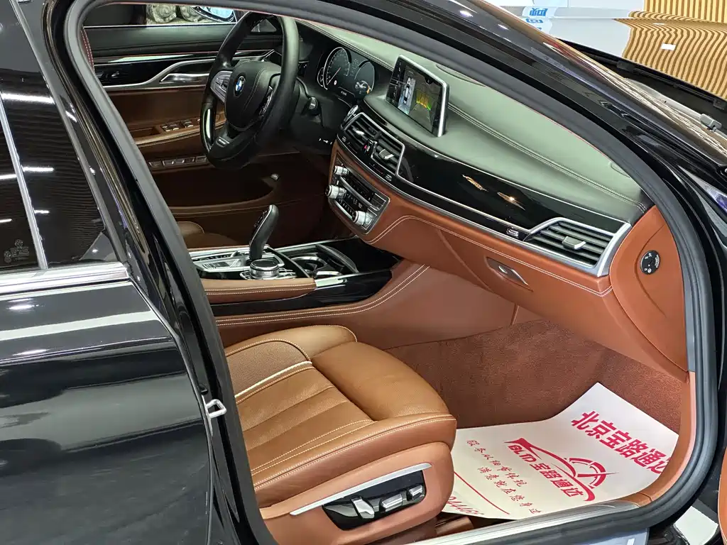 BMW 7 Series — миниатюра 16