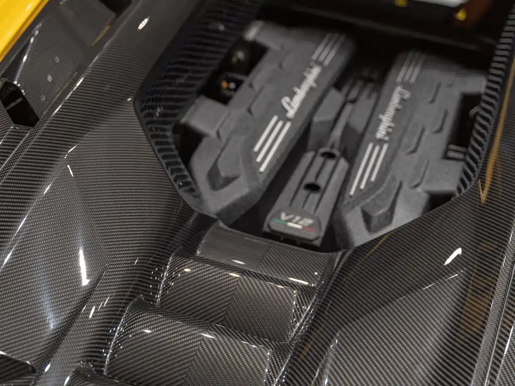 LAMBORGHINI REVUELTO