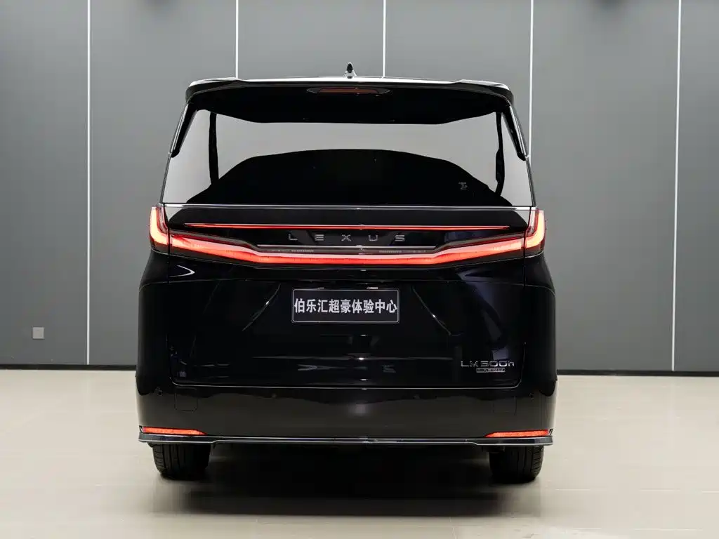 Lexus LM — миниатюра 7