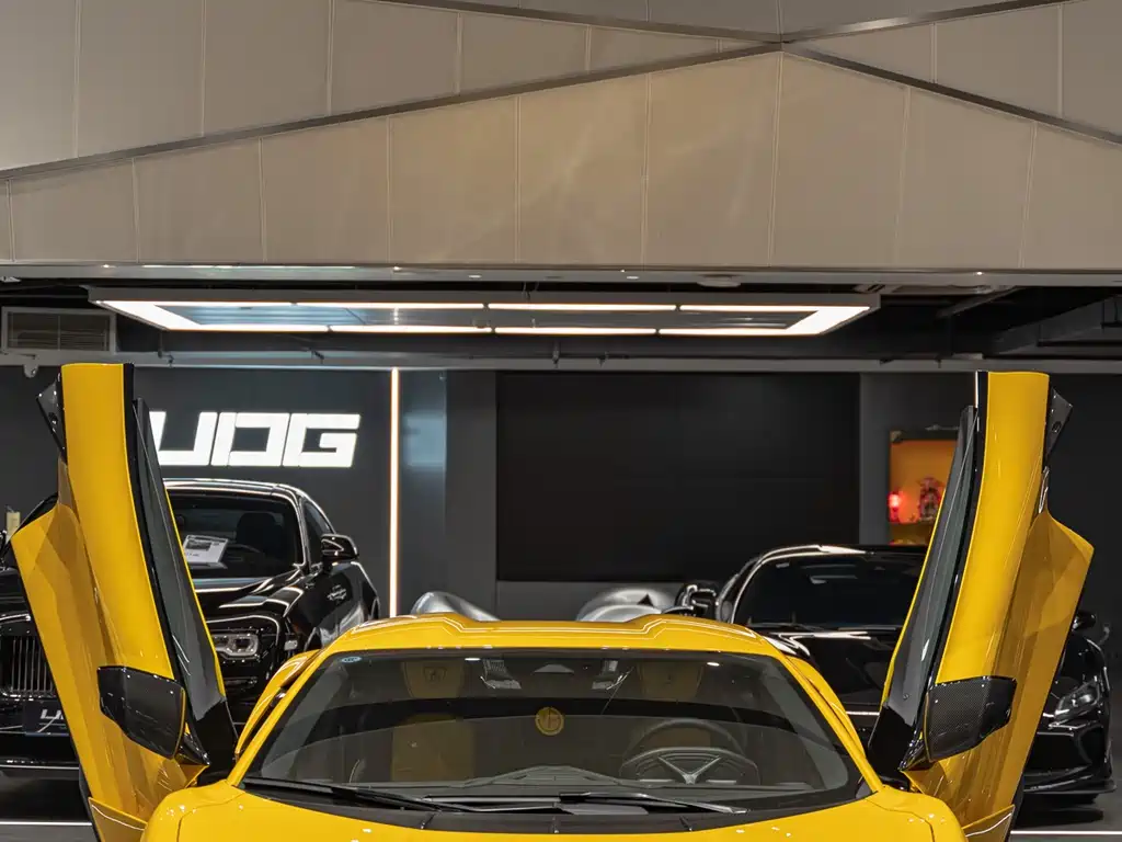 LAMBORGHINI REVUELTO