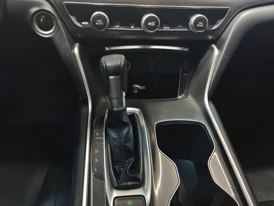 Honda Accord — миниатюра 16