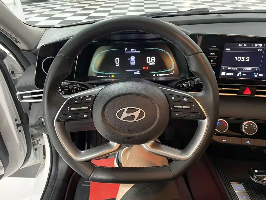 Hyundai Elantra — миниатюра 10