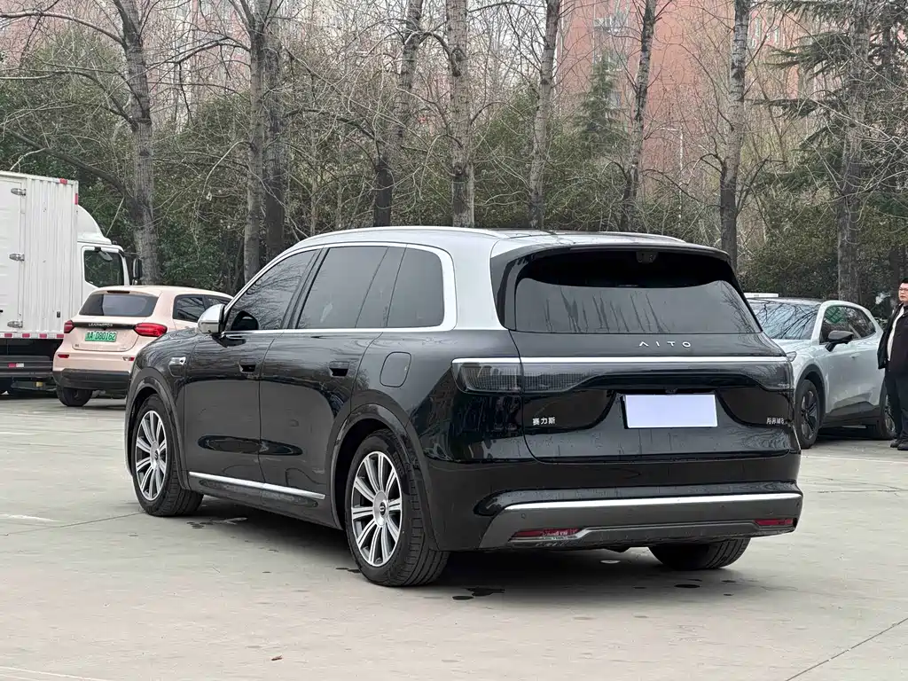 AITO ASK THE WORLD M8